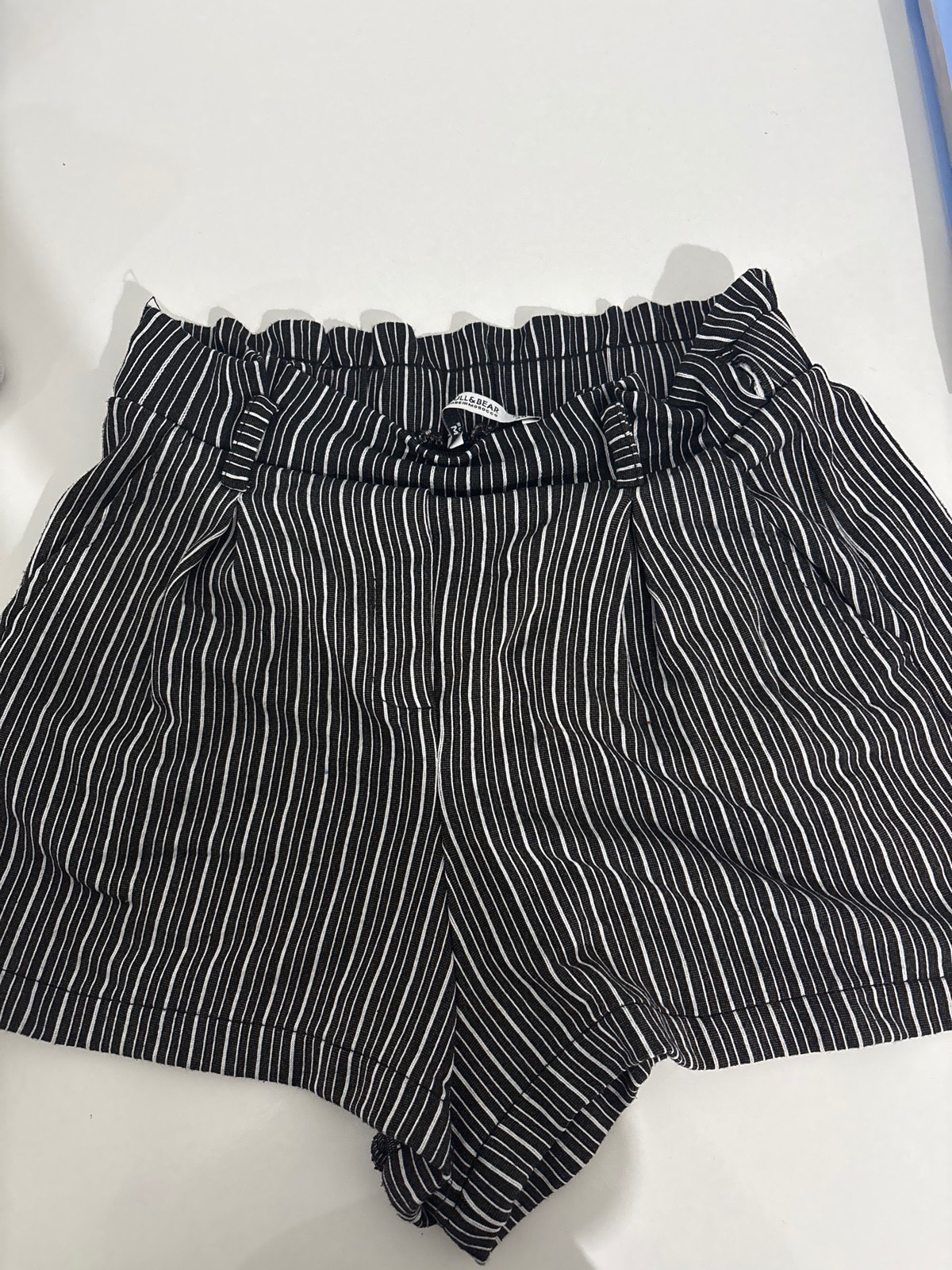 Short pull and bear taille s 