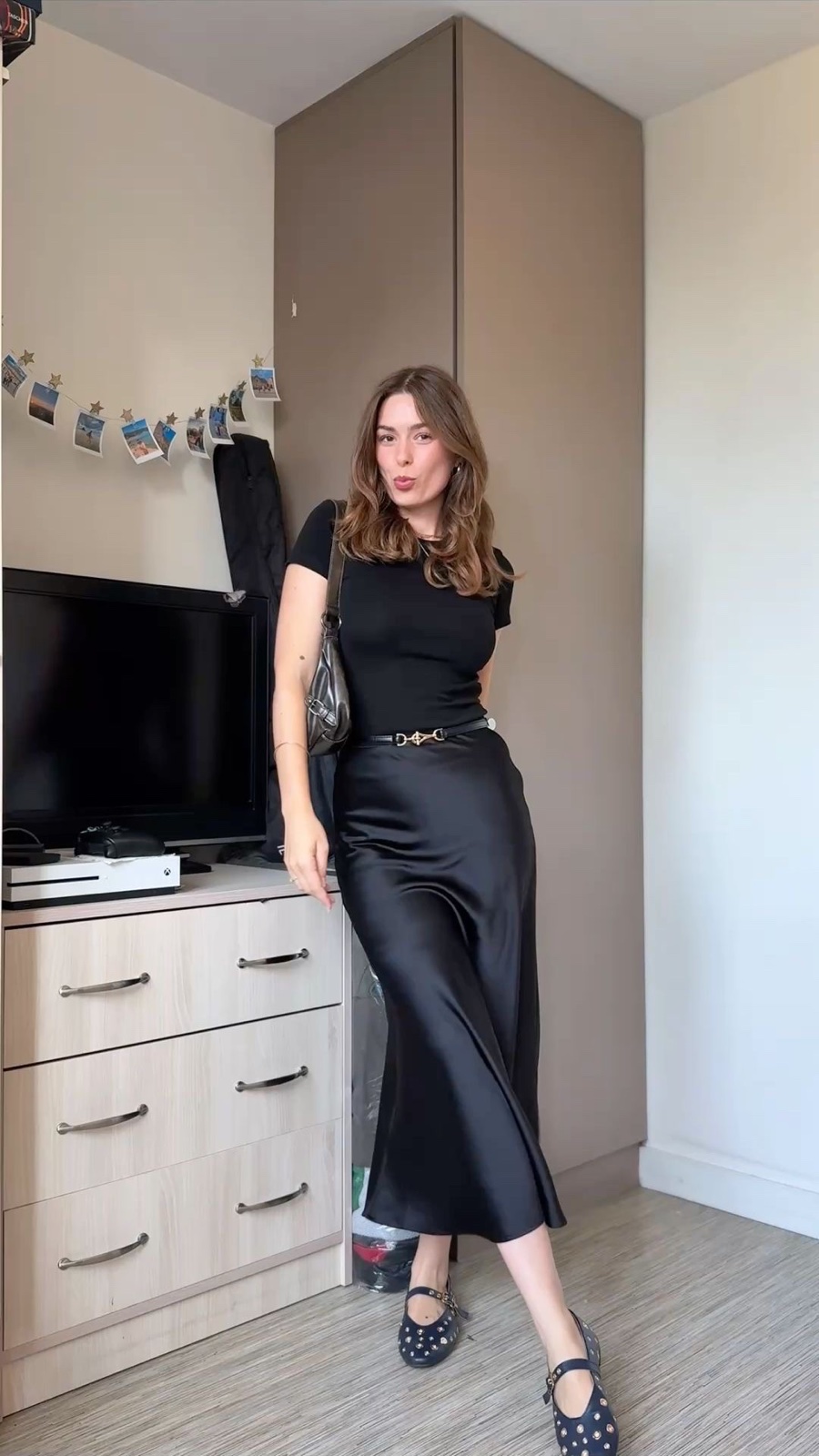 Je vends jupe satinee taille XS neuf avec etiquettes 