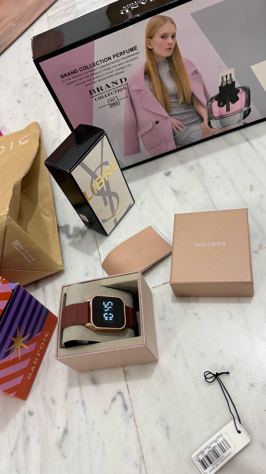 Montre neuve parfois bordeaux