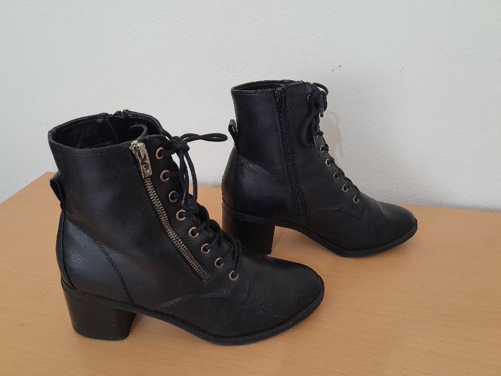 Paire de bottines en cuir "call it spring" importé