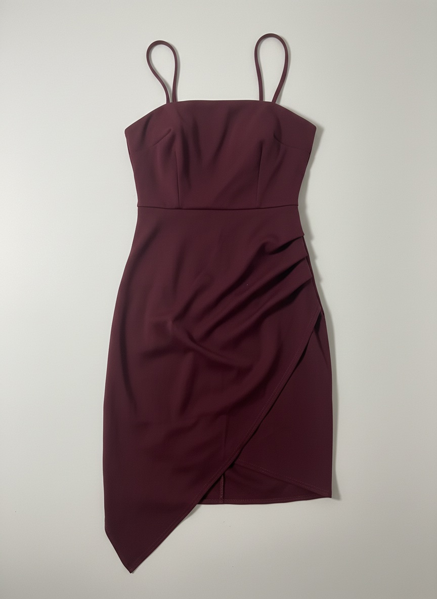     Robe Burgundy Plissée – Élégance & Raffinement