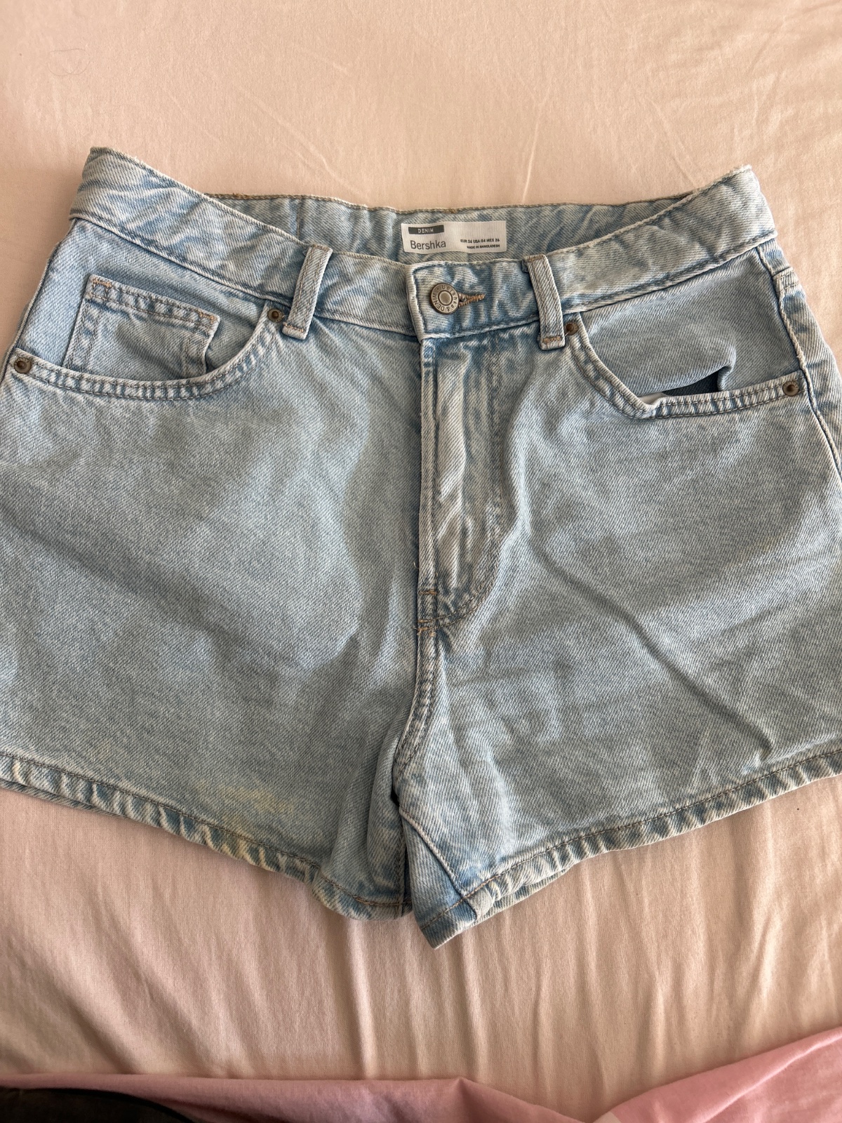 Short bershka taille 36 