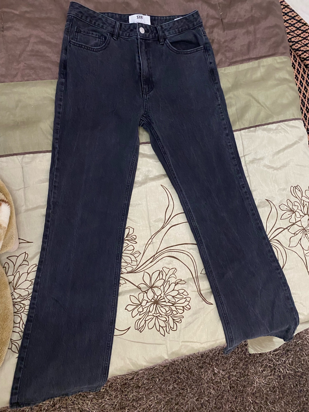 Pontalon large neuf taiile 40 marque stradivarius tres long 