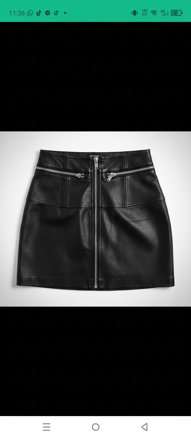 Jupe cuir stradivarius en très bon état 