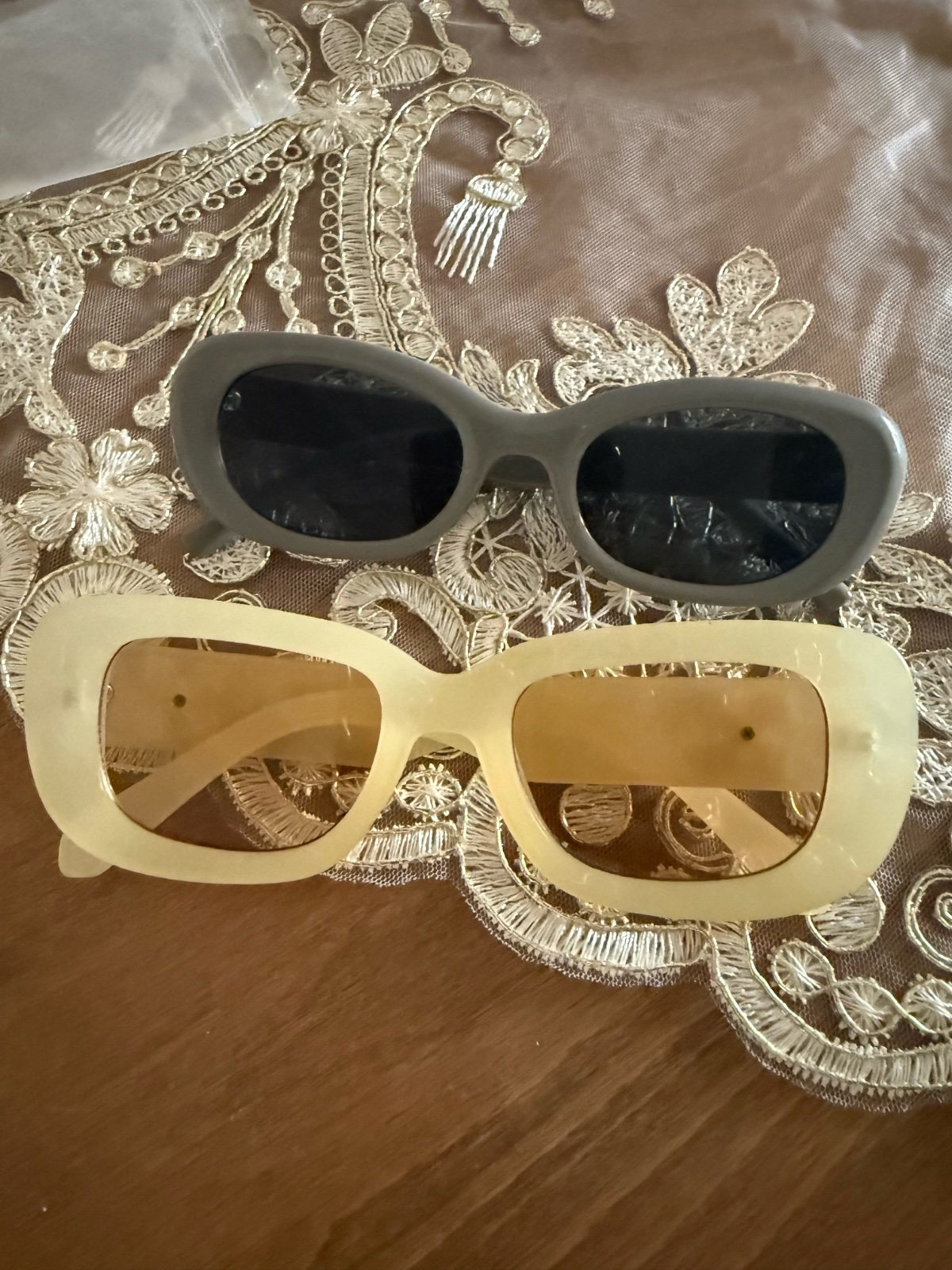 Les deux Les lunettes