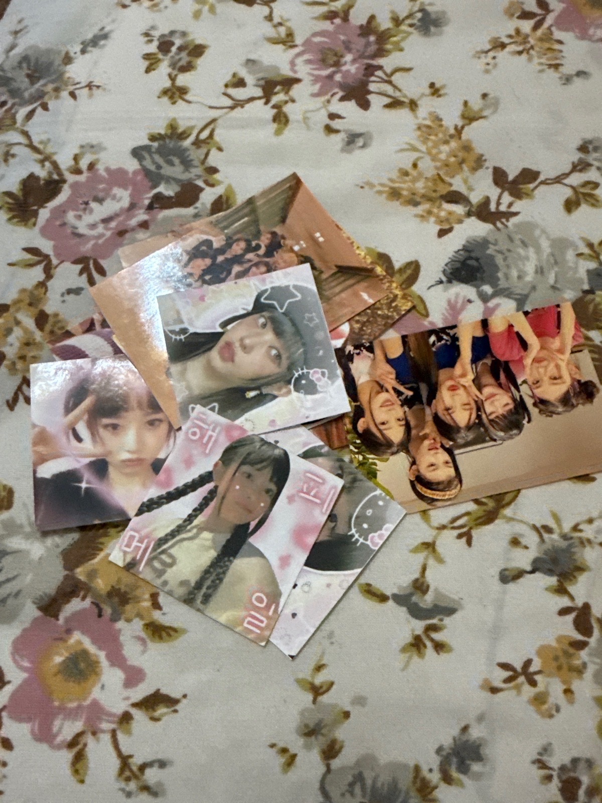 Fake photocards and stickers 