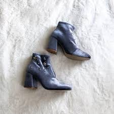 Bottines en velours gris anthracite ornées de perles - Stradivarius