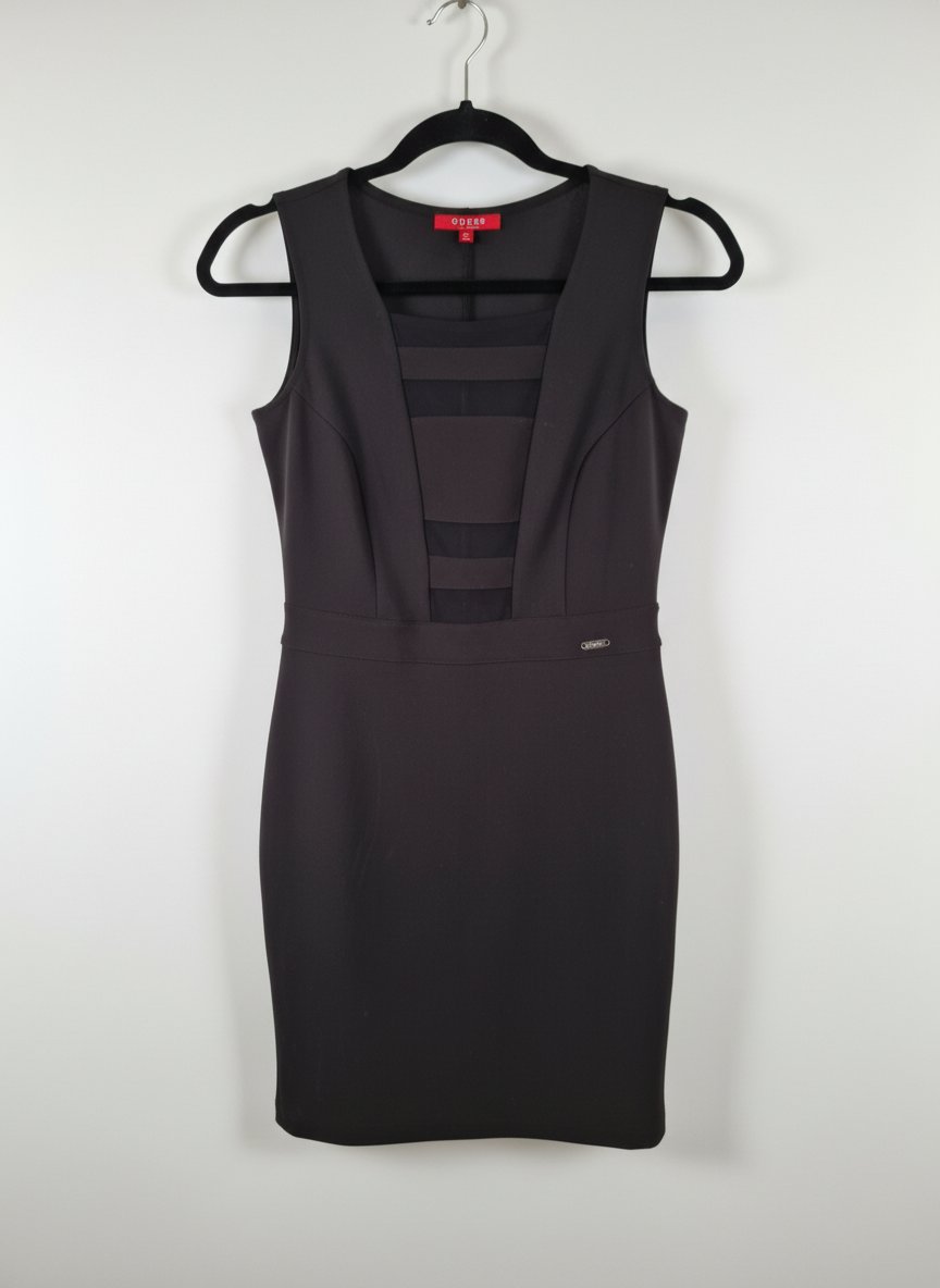 Robe class Guess elastique avec un details au niveau des poitrine en tull 