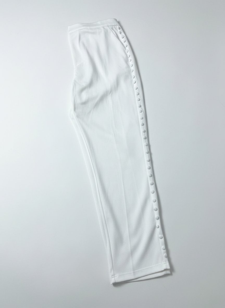 Magnifique pantalon occasion à ne pas rater qualitè top class avec des bouttons f les 2 cotès 