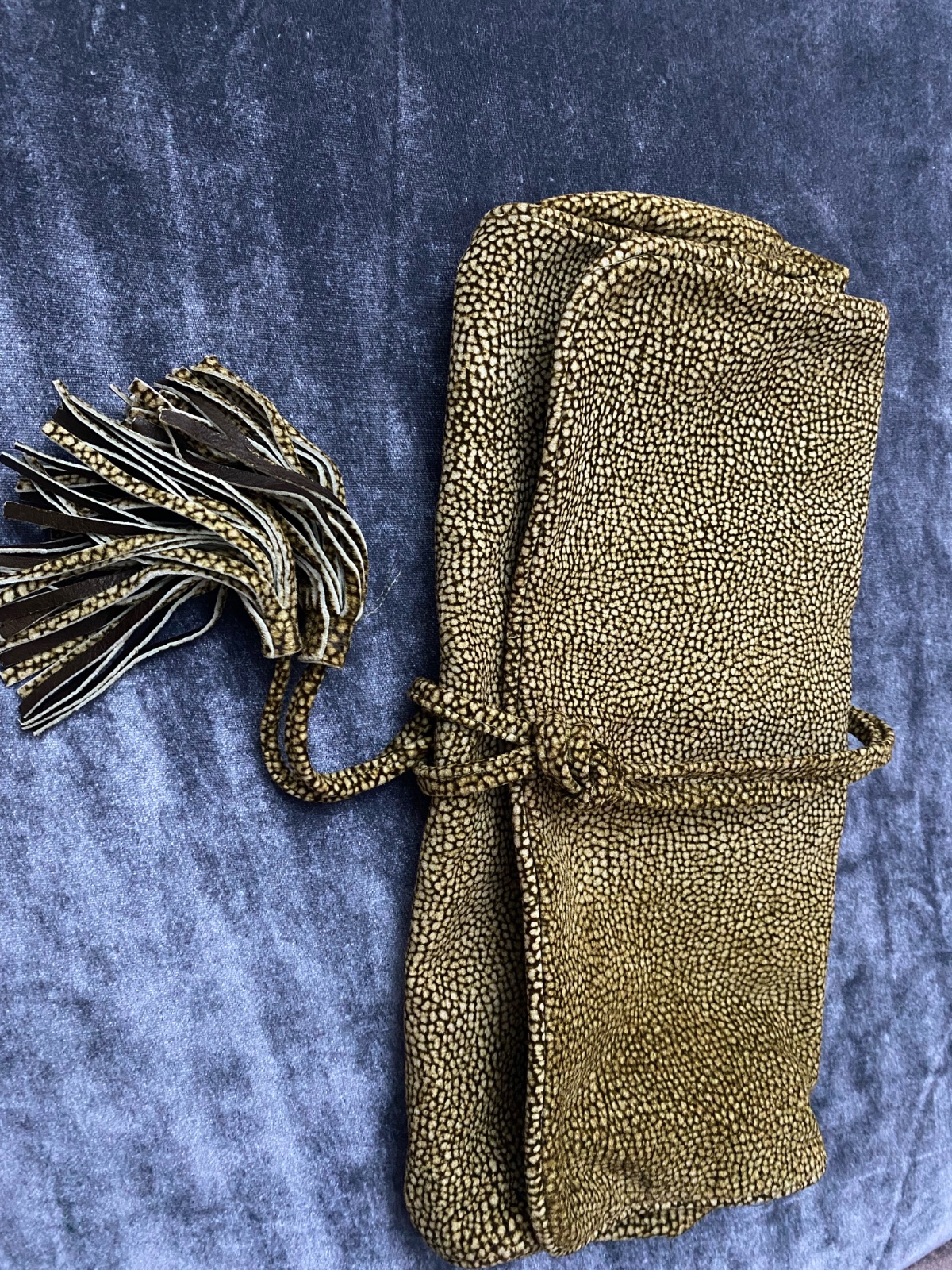 Pochette tigré dain interieur cuir en bronze