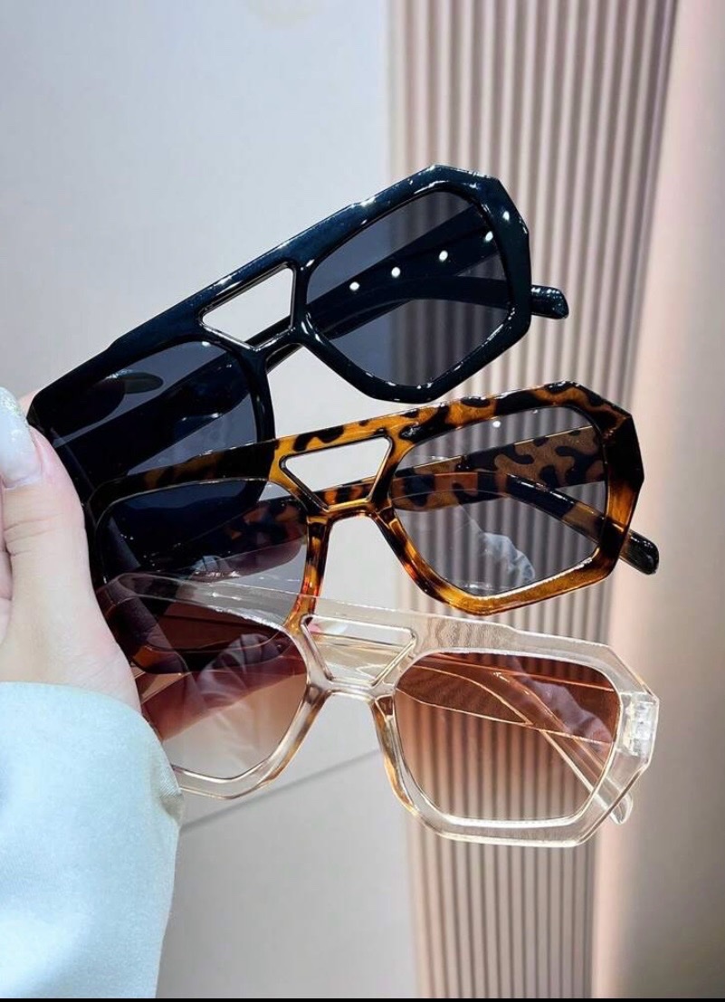 Pack de 3 lunettes soleil ou bien chaque paire separer à 30 dt