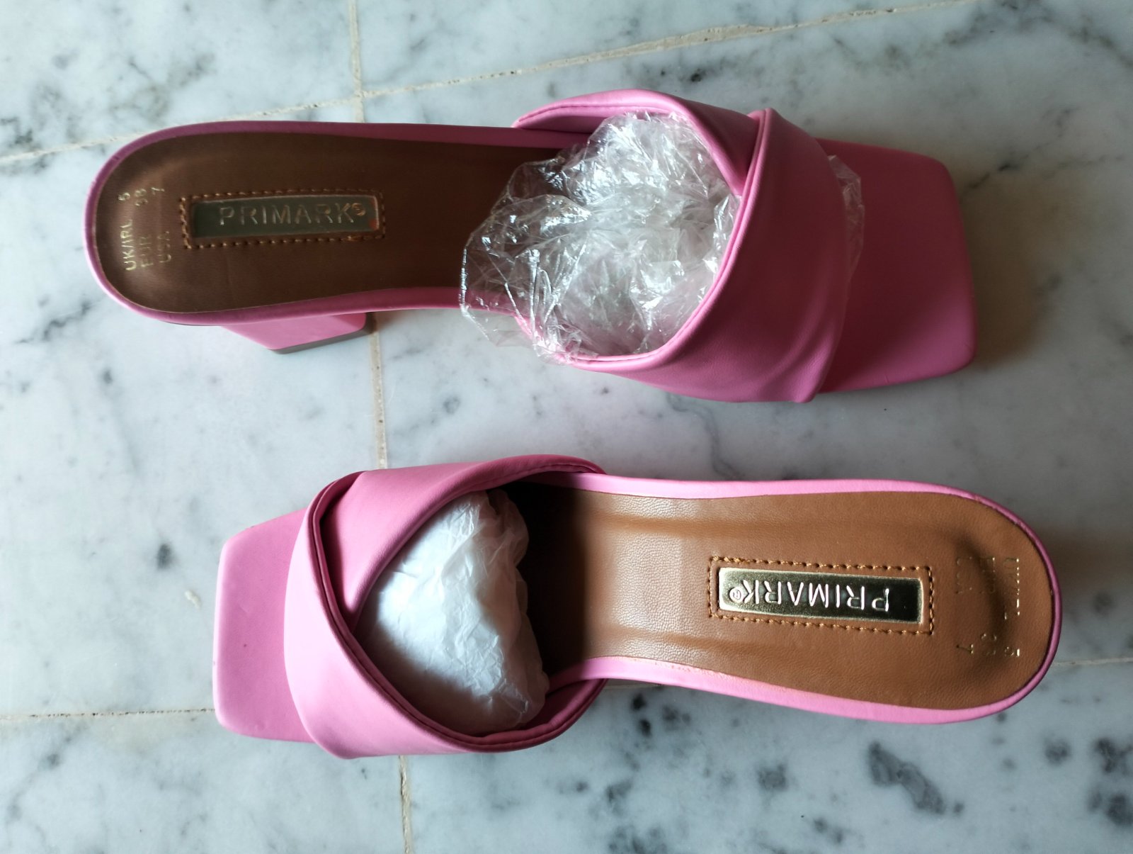 Sandales rose portées deux fois.