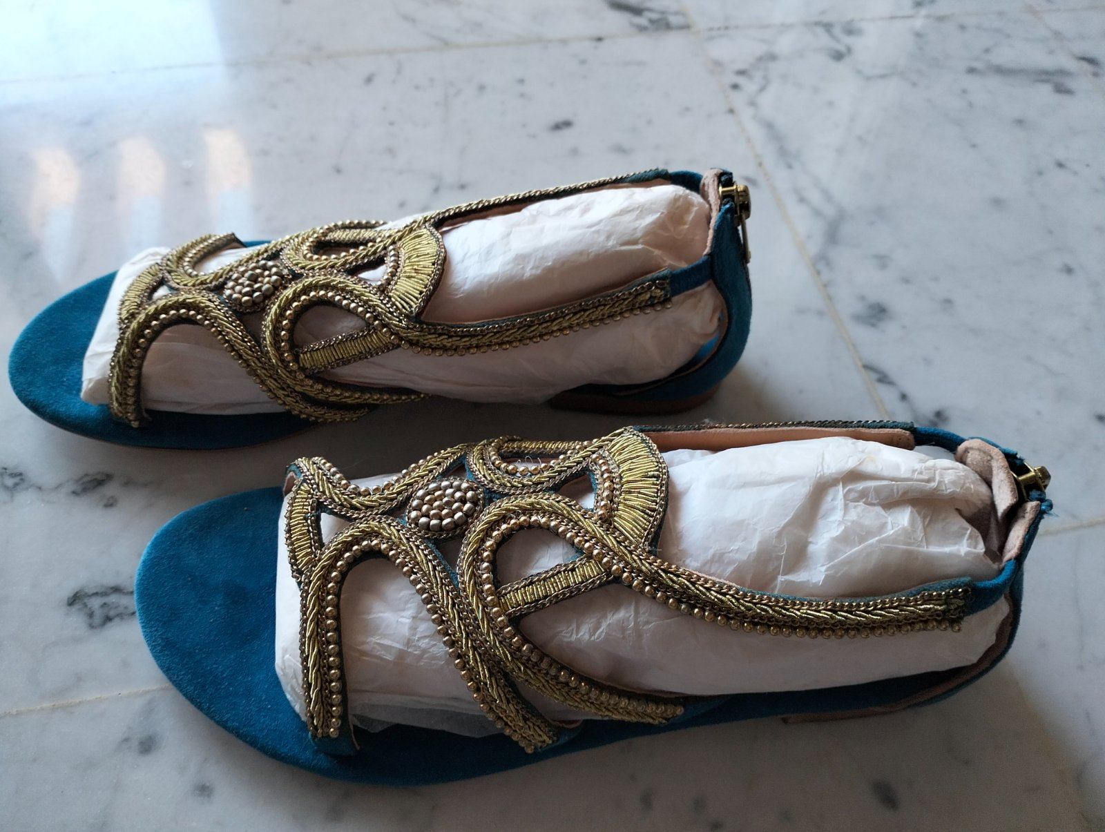 Sandales bleu brodées
