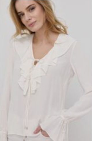 blouse à volant et lacets