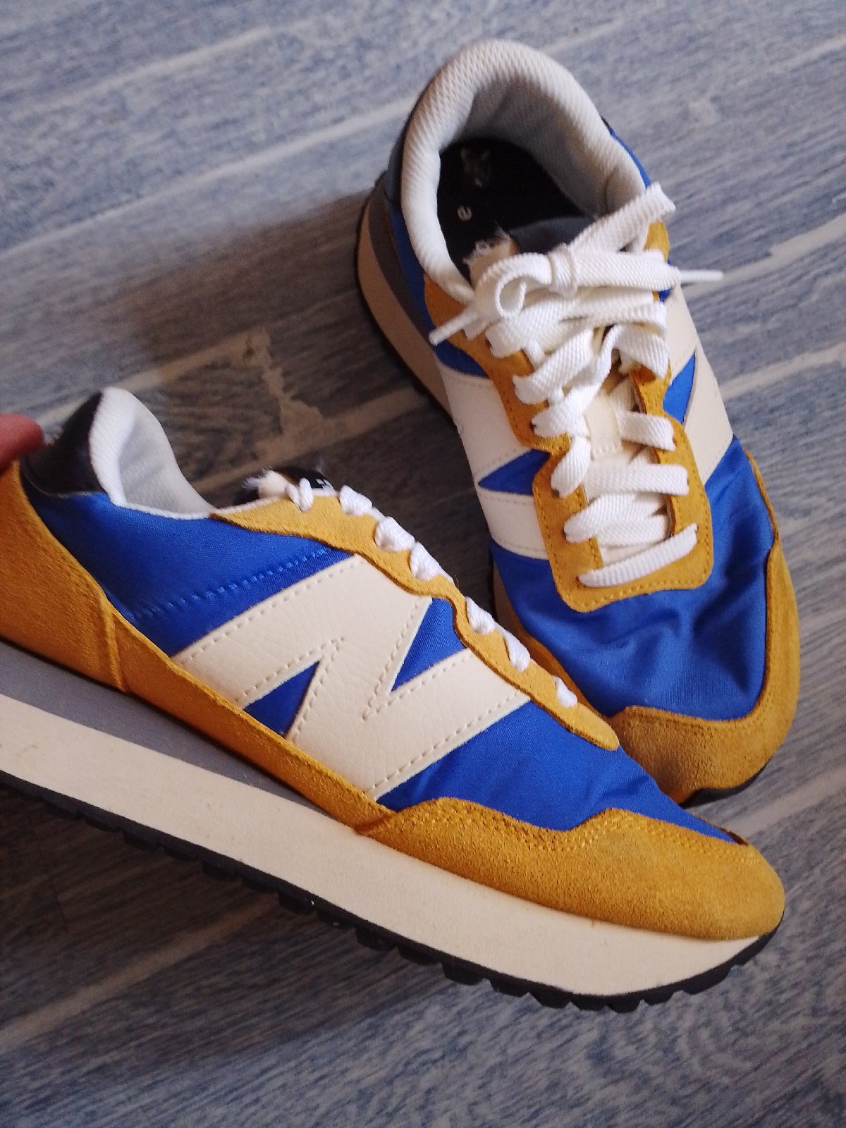 New Balance 237