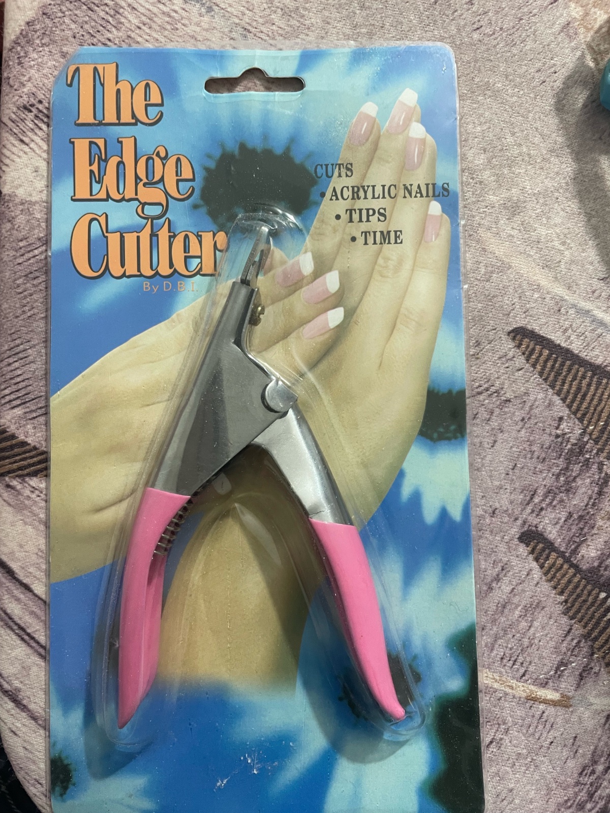Cuts aclyric nails