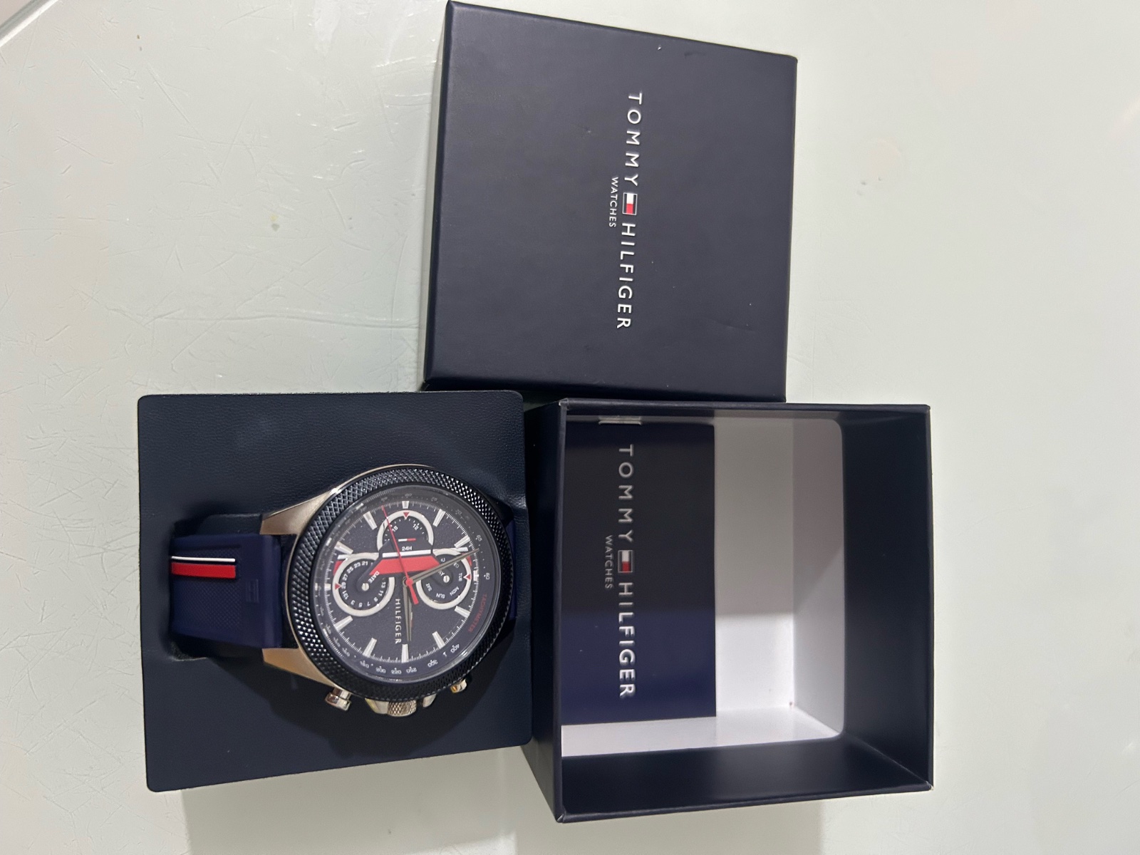 Montre Tommy Hilfiger homme neuf