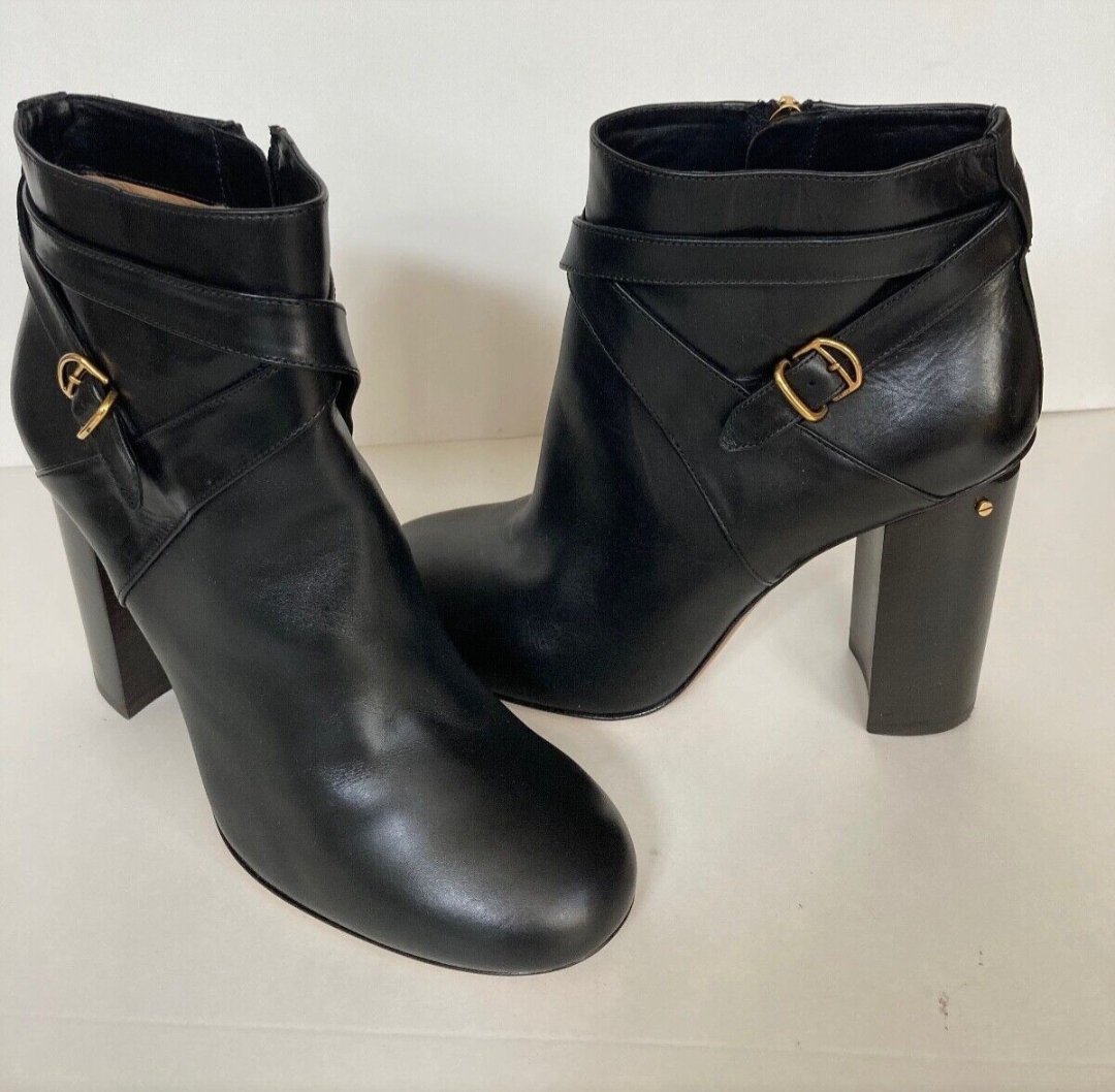 Des bottines de la marque Bally