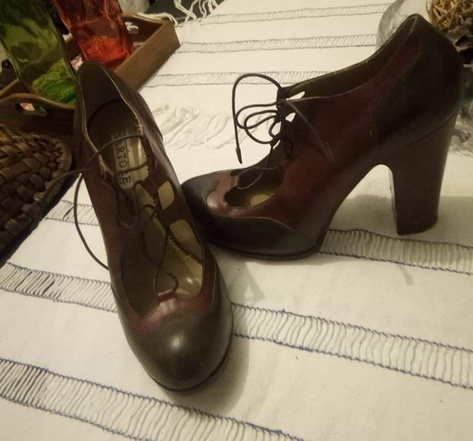 Des chaussures de la marque sartore ,pointure 38,5_39 a 50 drs