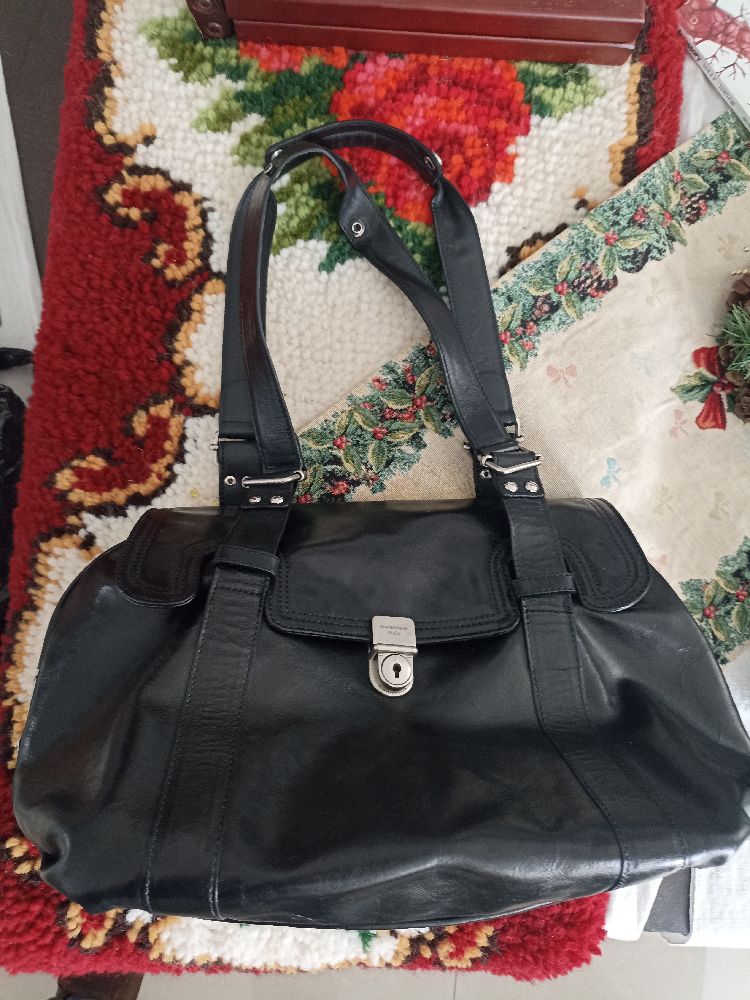 sac en cuir de la marque mandarina duck a 85 drs
