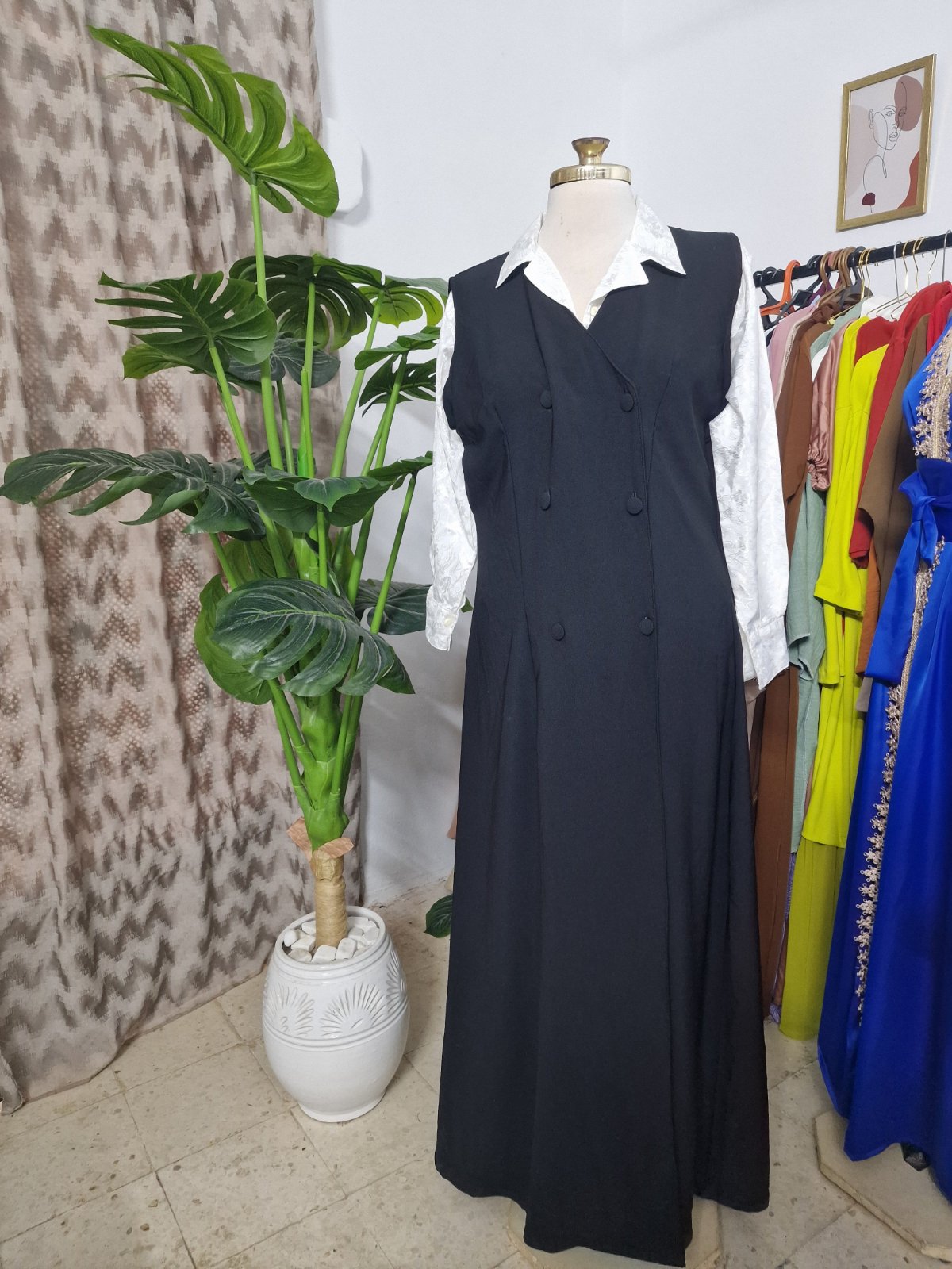 Robe noir avec chemise 