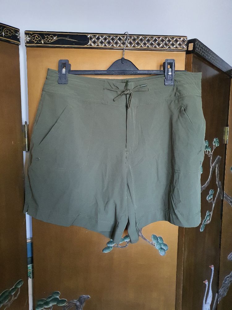 Short vert kaki