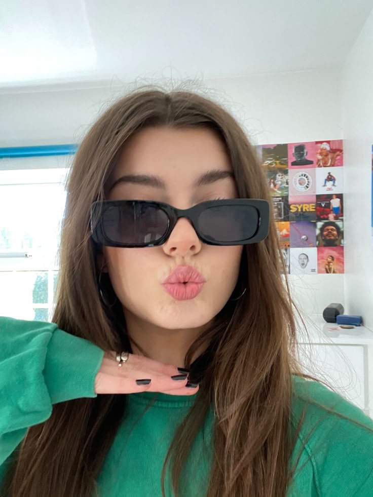 2 Lunettes de soleil rétro tendance 🖤