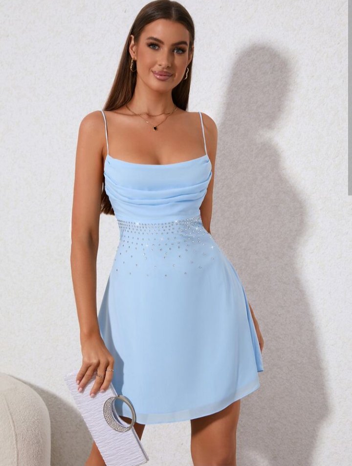Robe bleu élégante avec strass 💎✨