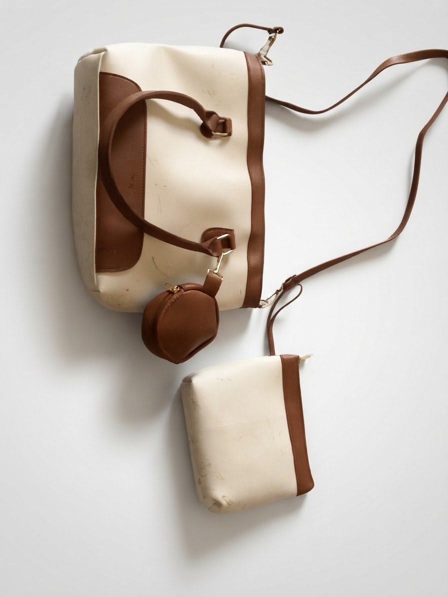 Sac en beje et des tâche marron 