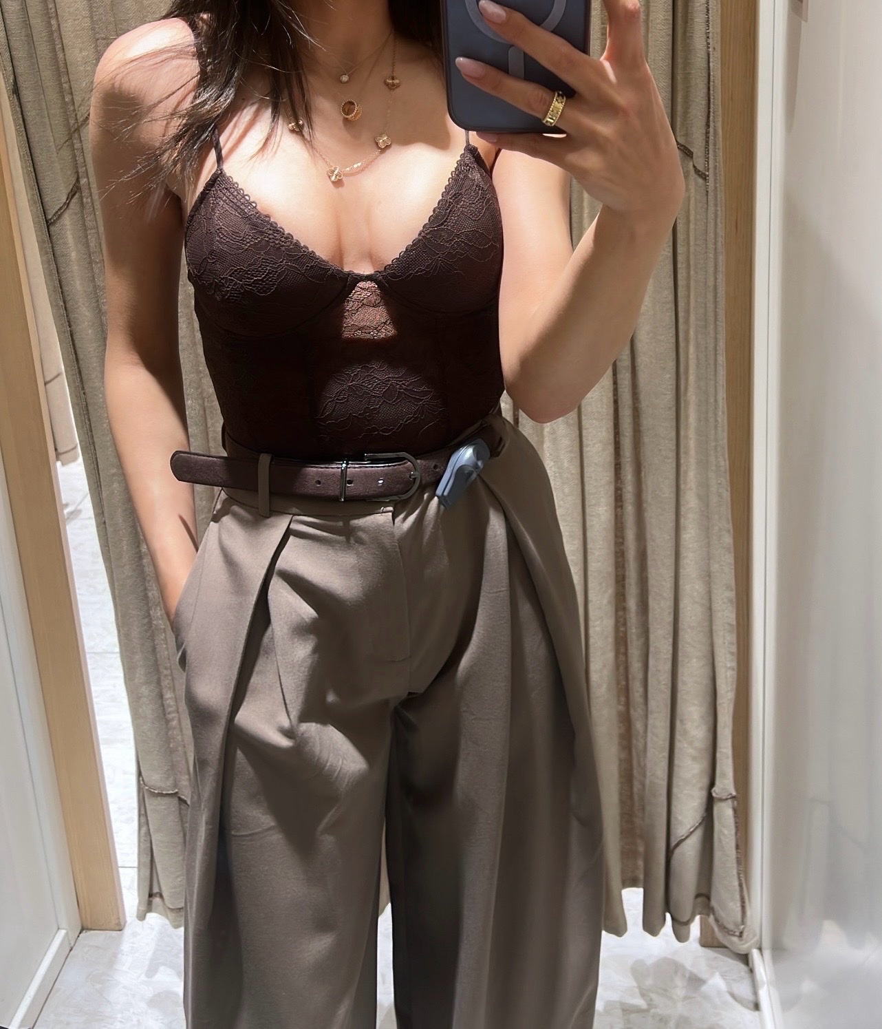 Haut marron dentelle taille xs et pantalon 32