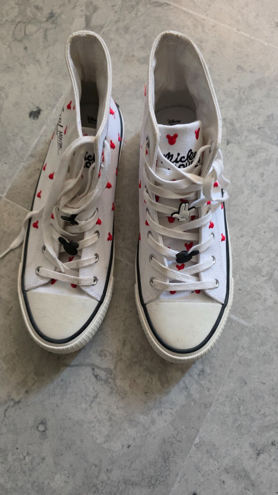 Converse lefties 