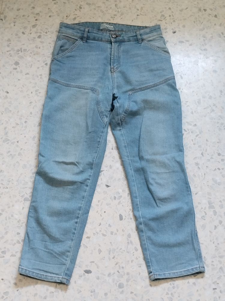 Pantalon jean mi-court 