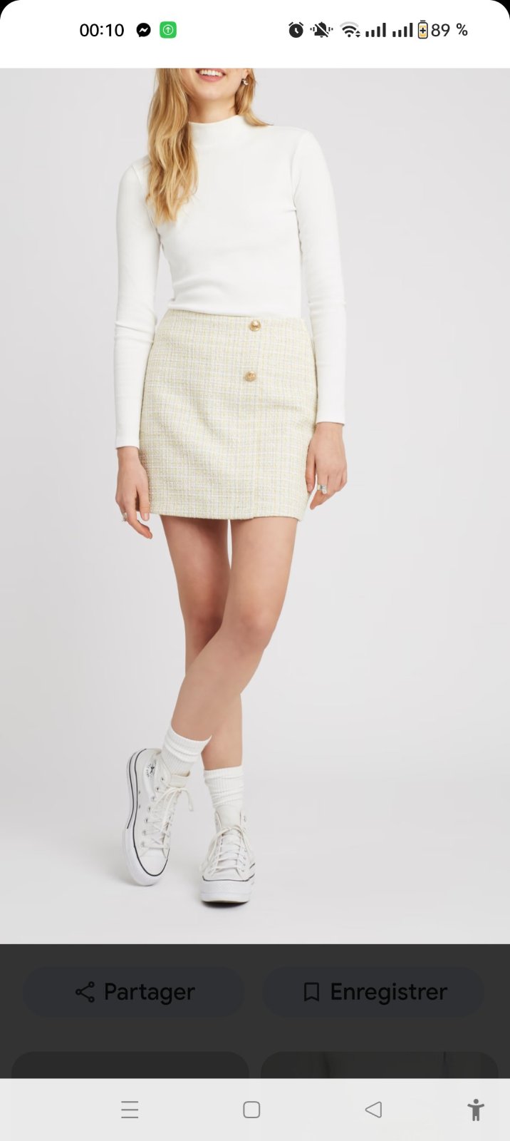 Mini jupe écru avec bouton doré 