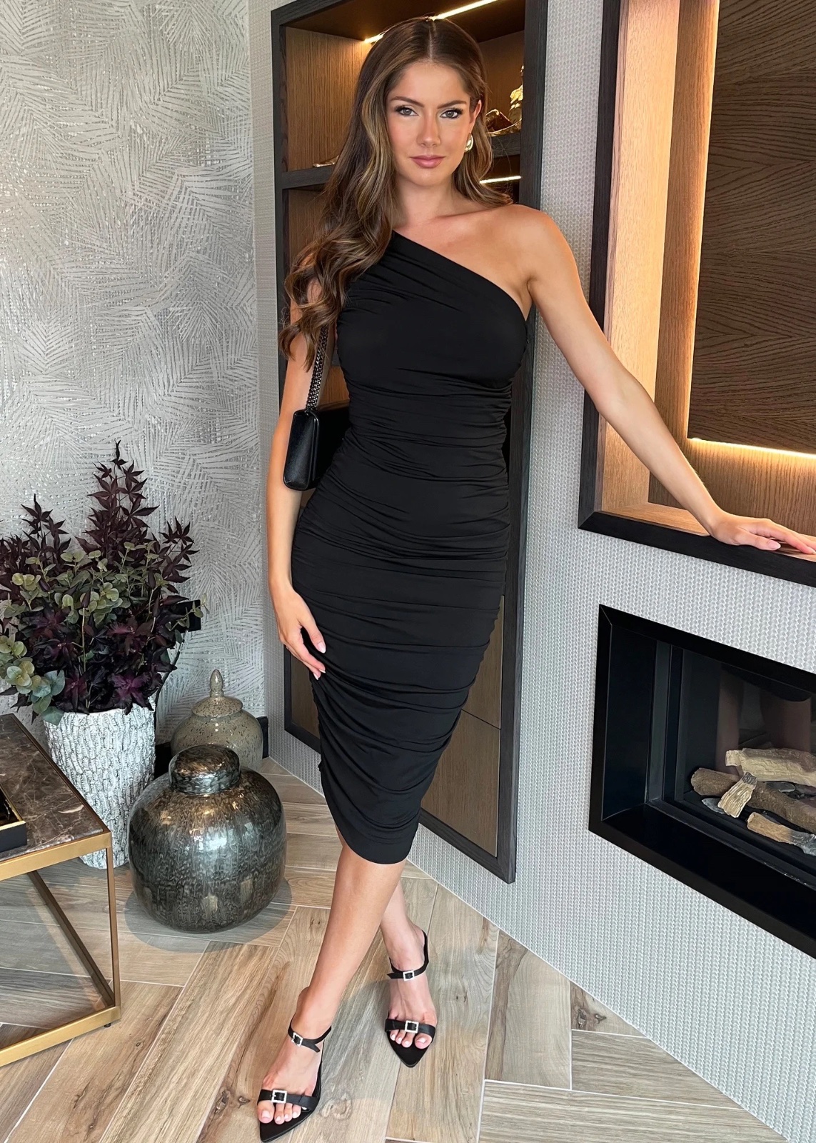 Robe noir moulante