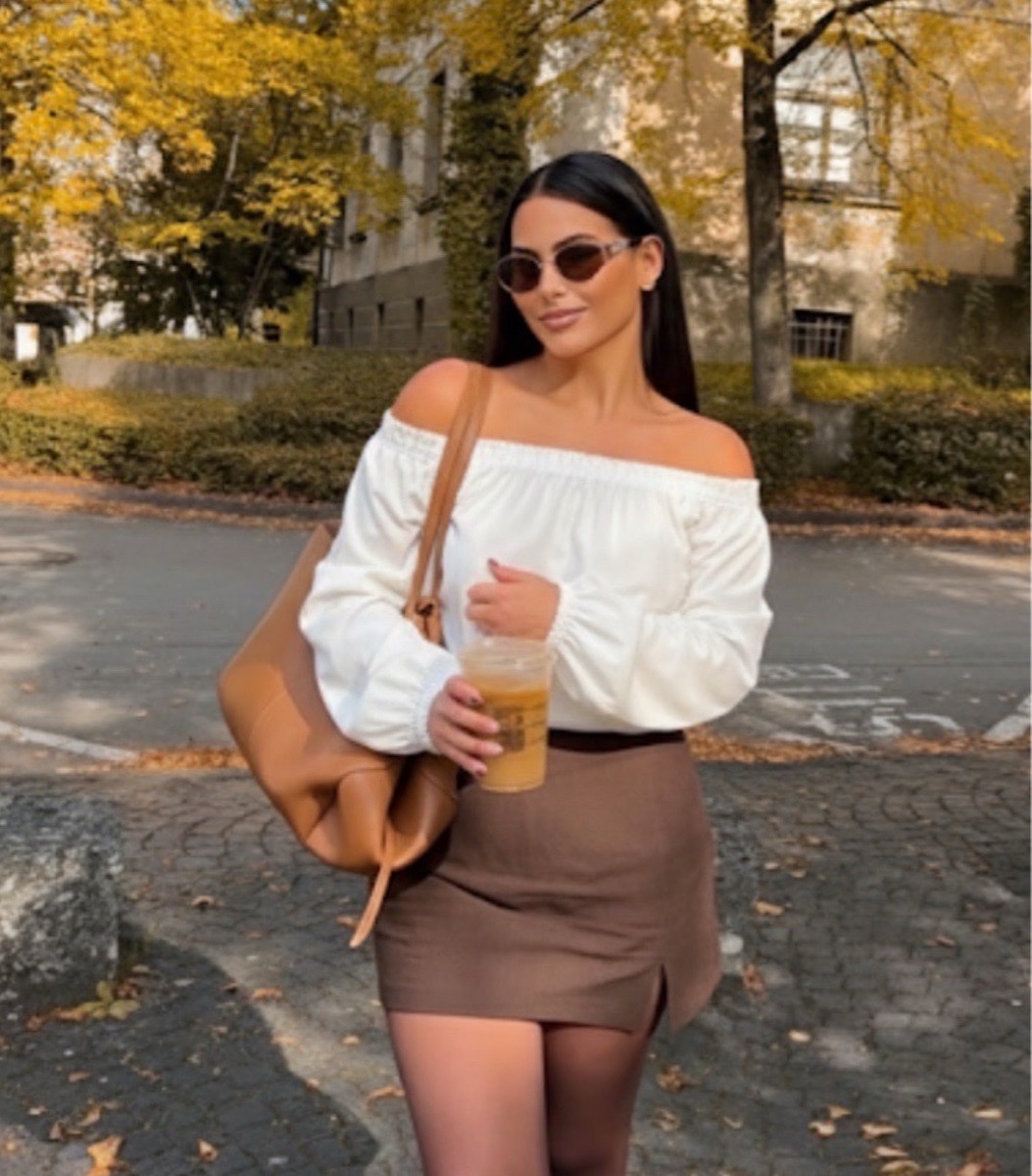 Blouse off shoulder BCBG