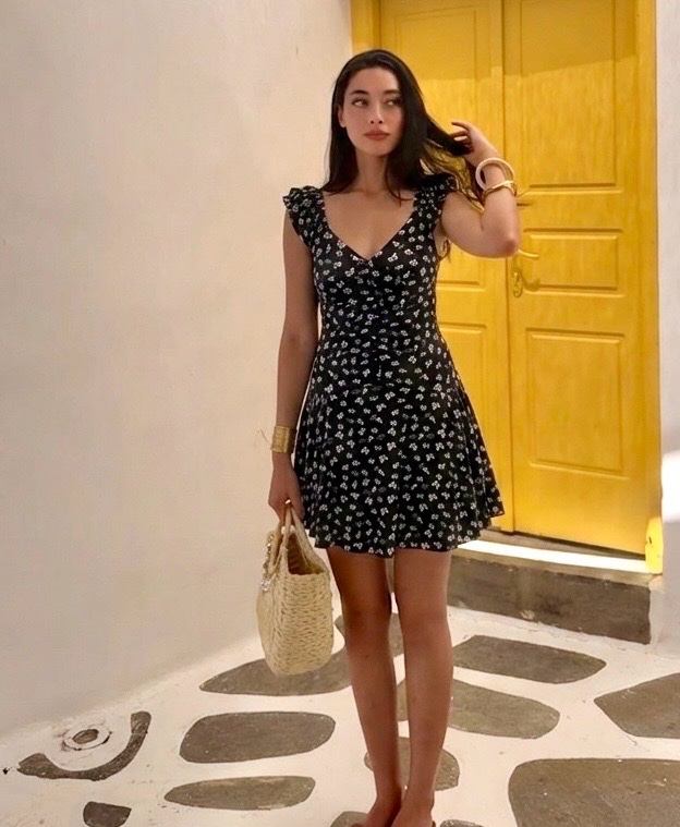 Robe noir fleurie