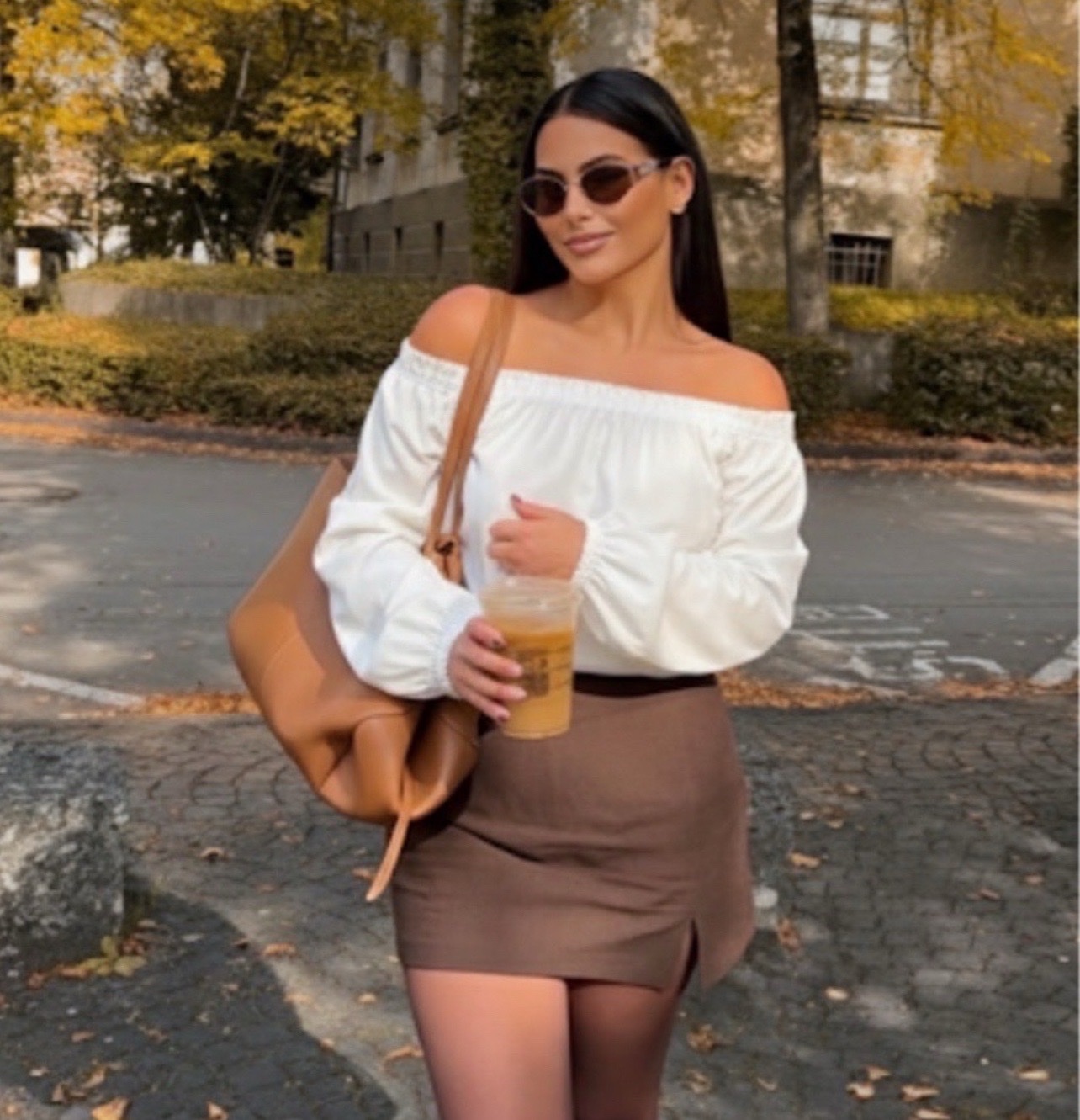 Blouse off shoulder BCBG