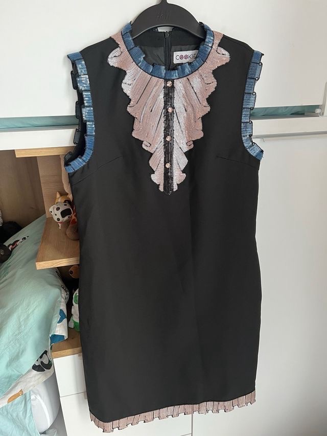 Robe noir avec paillettes