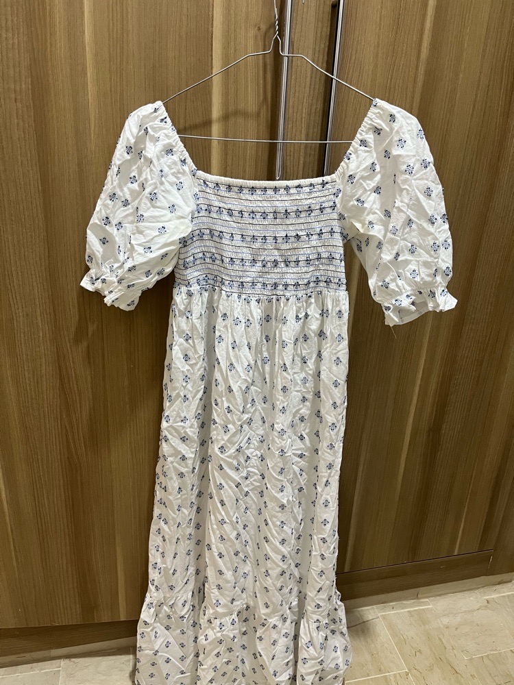 Robe blanche trés coquette🦋