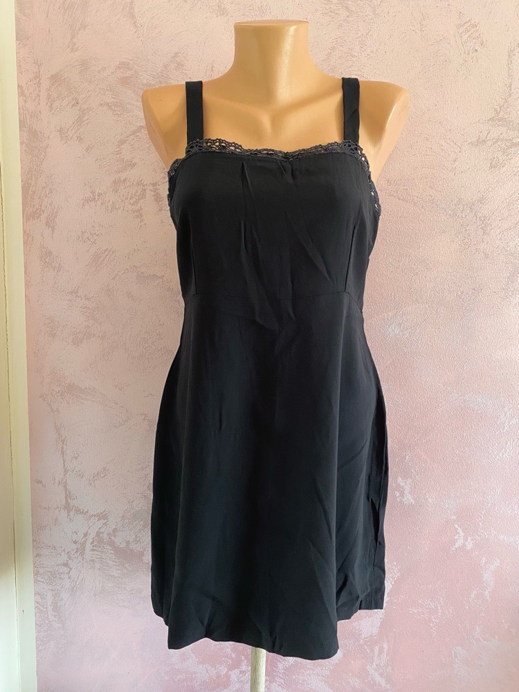 Robe noire courte