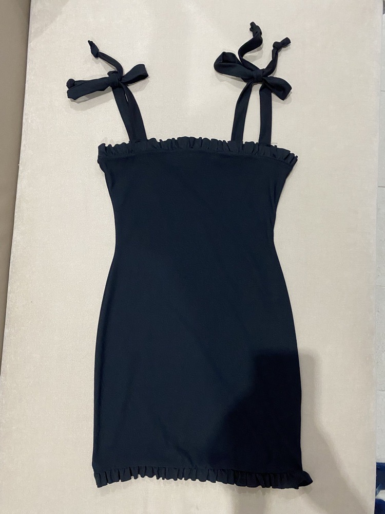 Robe mini à bretelles nouées