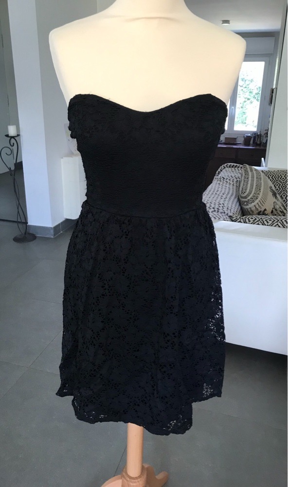 Jolie robe noire bustier 