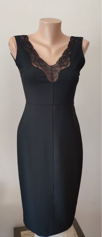 Robe noire avec dentelle