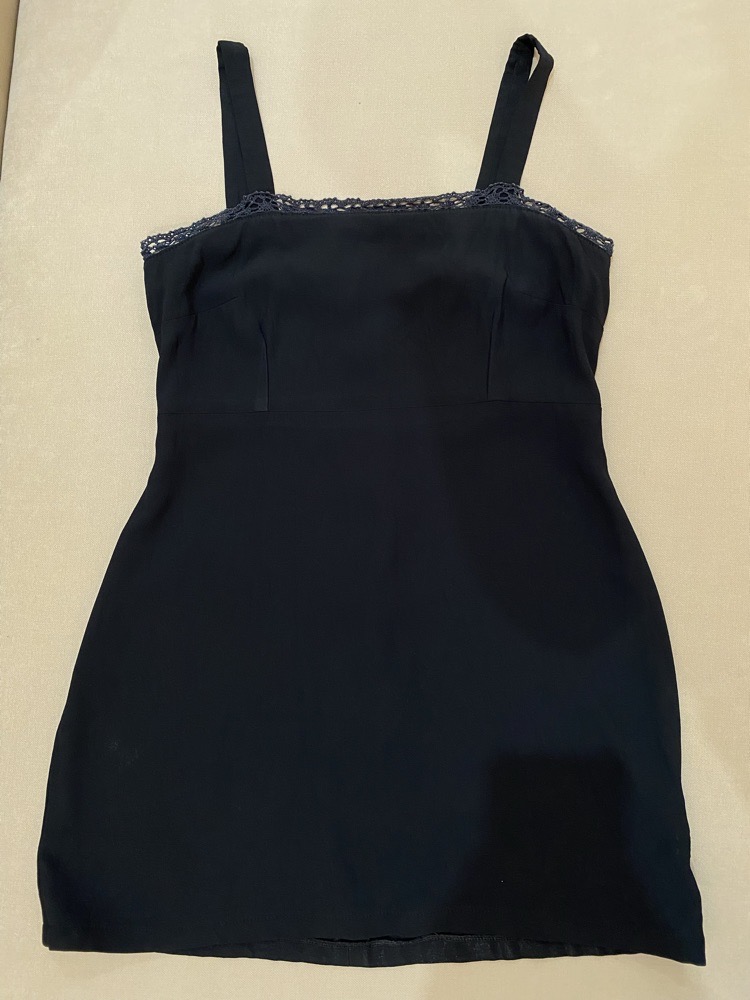 Robe noire courte