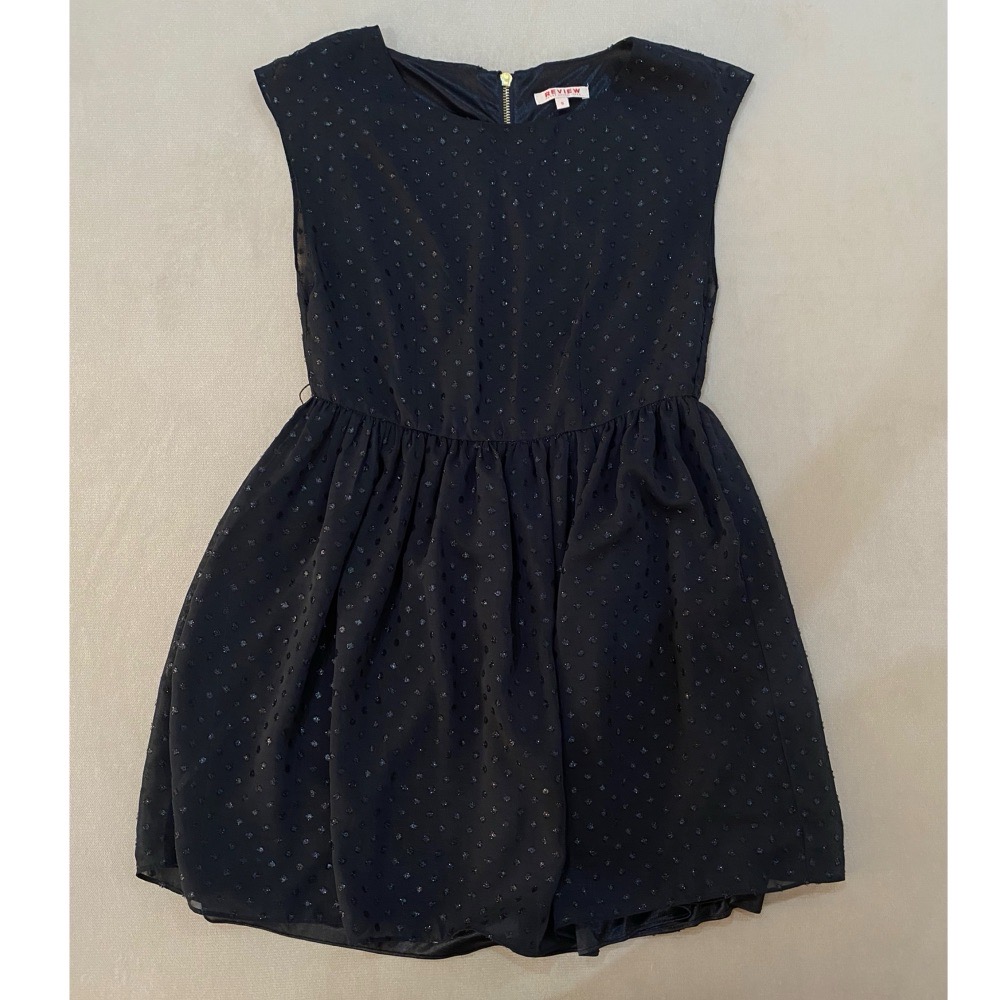Robe noire à pois scintillants