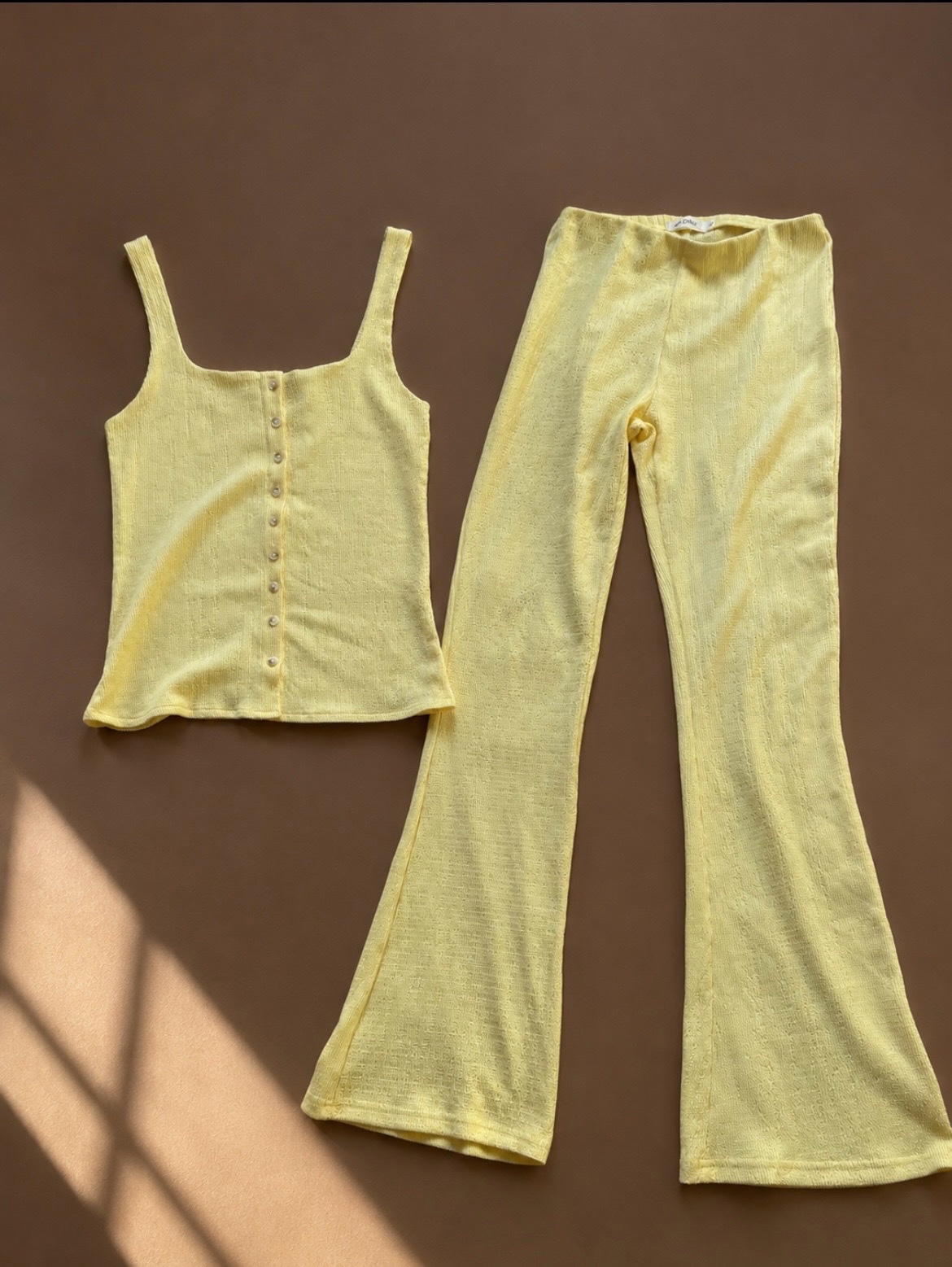 Set butter yellow