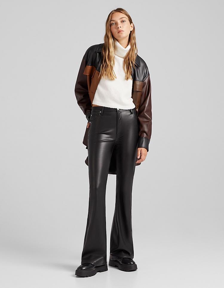 Pantalon Bershka évasé en cuir