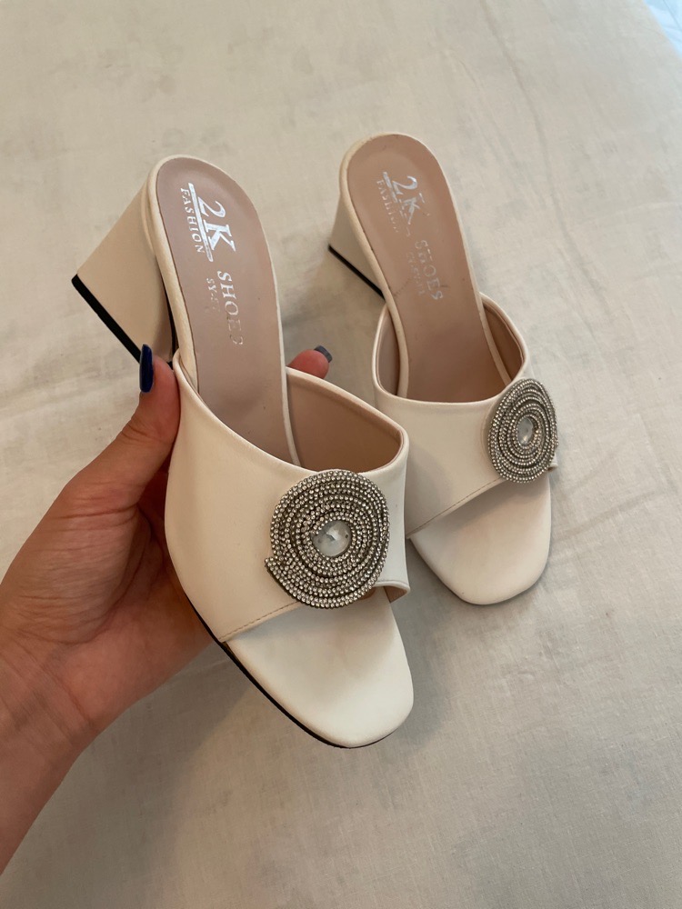 Des mules à talon 