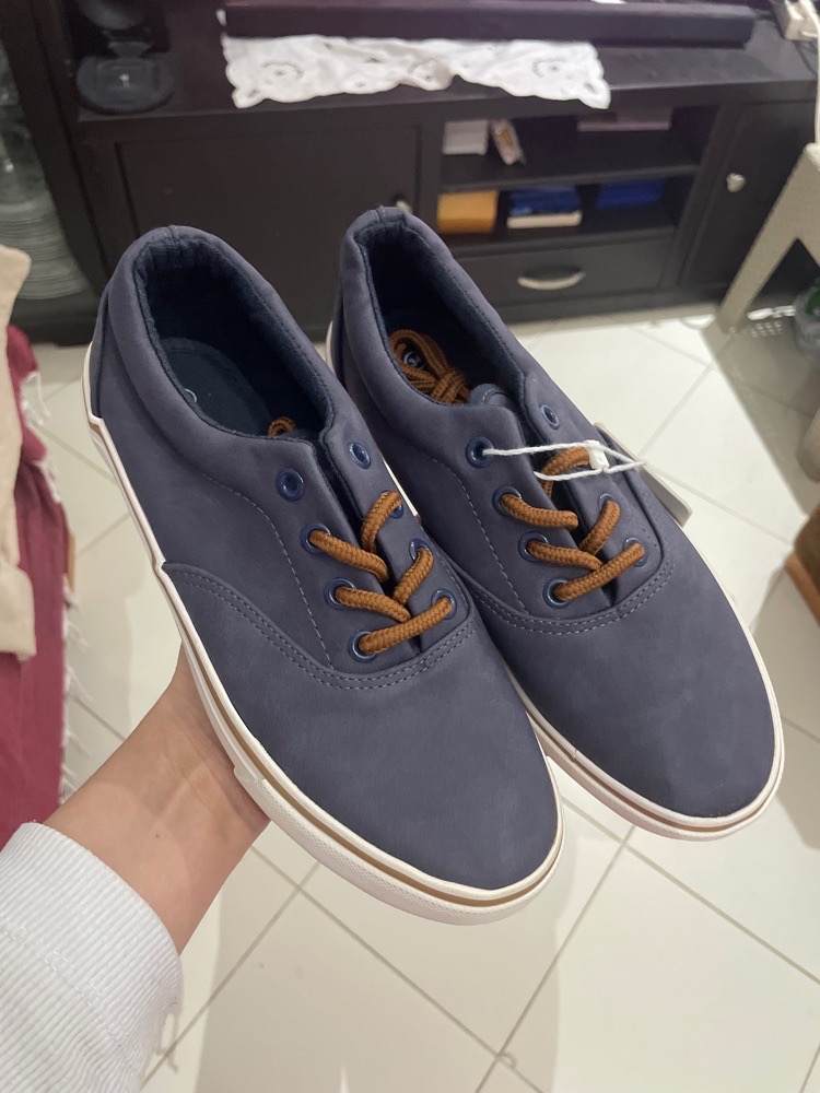Des baskets castro importés pour garçons 