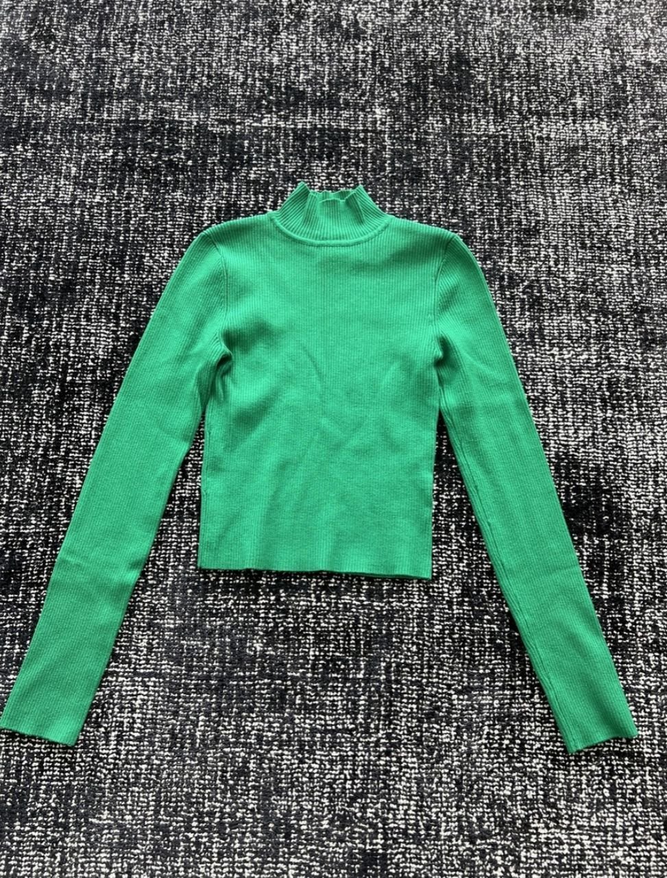 Pull vert ajusté de la marque H&M